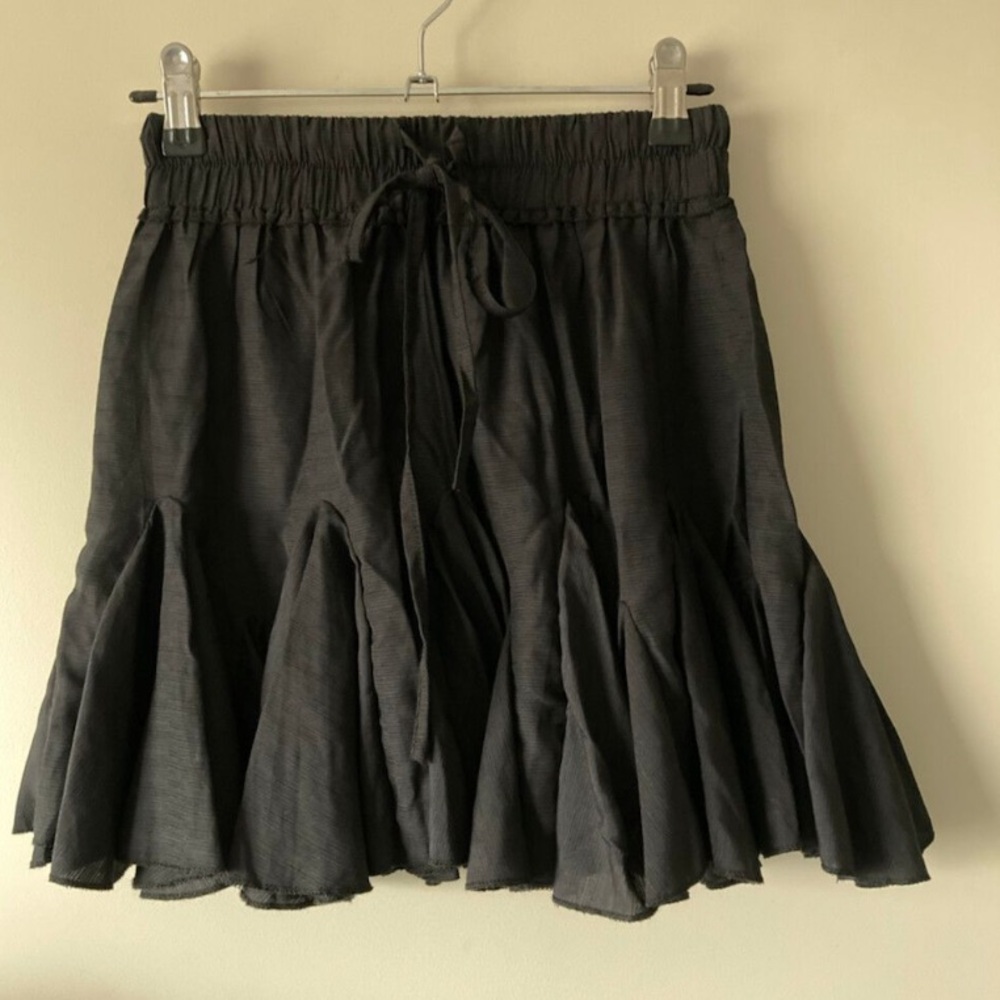 Black Ruffled Skirt INDIKAH
Size small